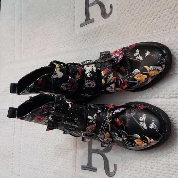 STEVE MADDEN FLORAL BOOTS - Picture 2 of 13